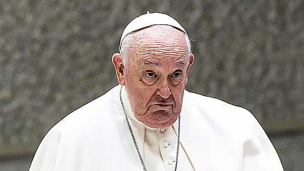 Люди засыпают: папа Франциск упрекнул священников