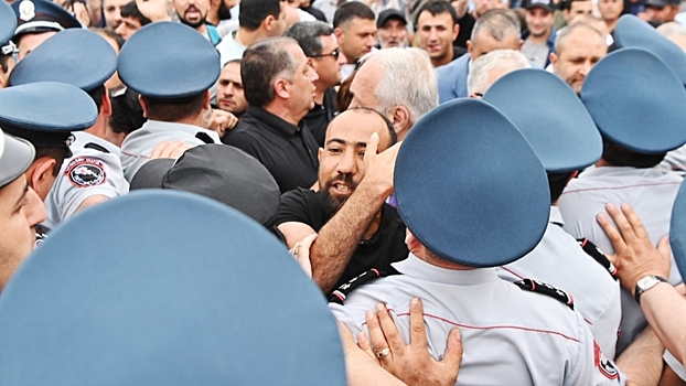 Пашинян высказался о действиях полиции во время стычек с протестующими