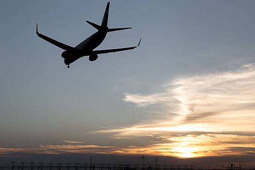Пассажиру летевшего в Мурманск самолета потребовалась срочная медицинская помощь