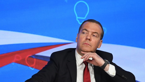 Пока вы не уснули: Медведев о «мести» Западу за новые санкции и совет по покупке валюты0