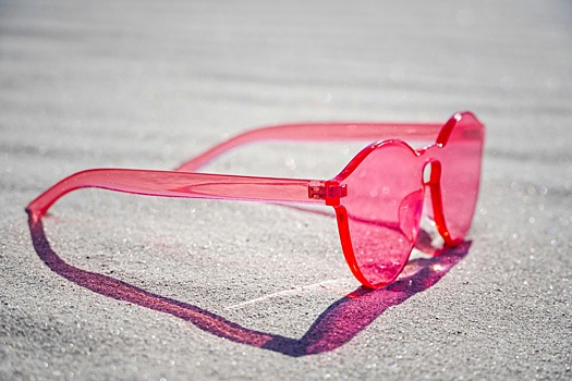 Психолог предупредила об опасности «жизни в розовых очках»