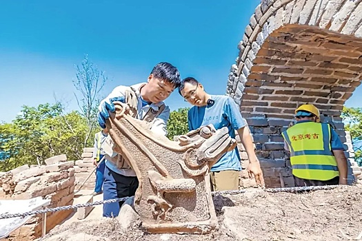 У Великой китайской стены нашли роскошную скульптуру дракона
