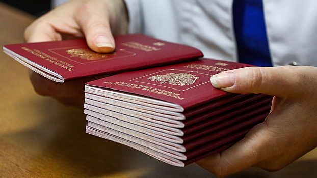 Россиян призвали проверить загранпаспорта перед отпуском