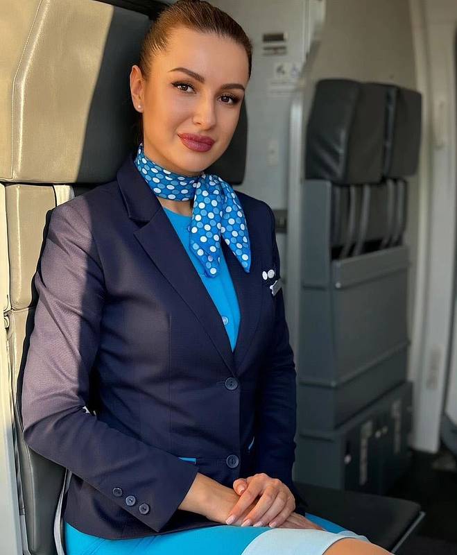 Российская стюардесса сделала фото в униформе и взбудоражила иностранцев1