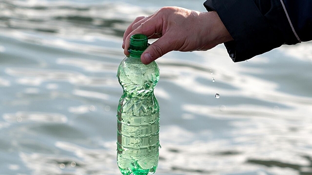 Семья получила химический ожог, выпив бутилированную воду