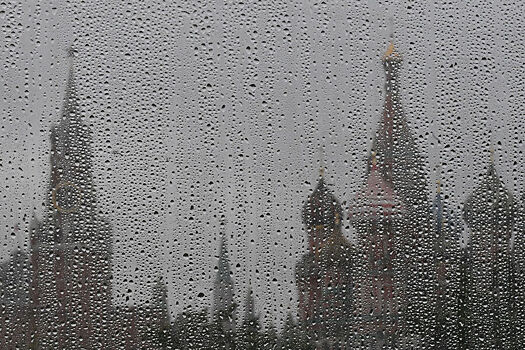 Москвичам спрогнозировали аномальные дожди и похолодание