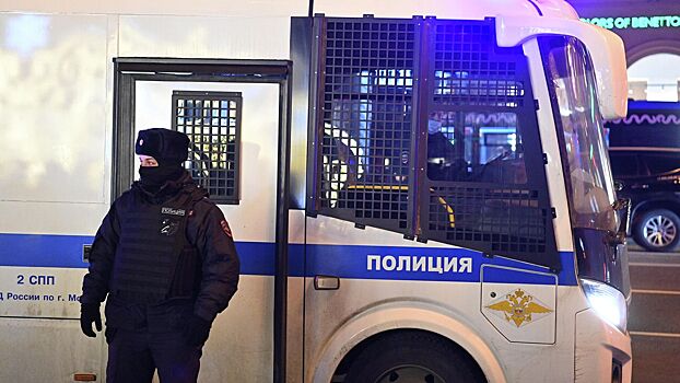 В Москве перевернулся автозак с заключенными