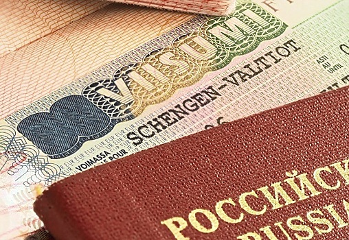 В России упали доходы визовых центров