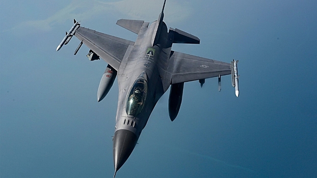 Украина решила спрятать истребители F-16 за границей