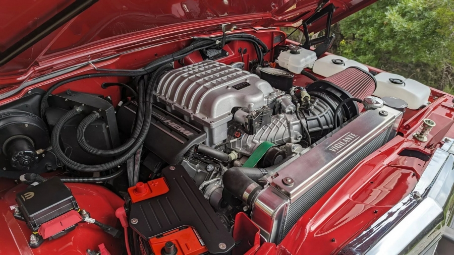 Старенький Jeep Grand Wagoneer оснастили 807-сильным Hemi V81