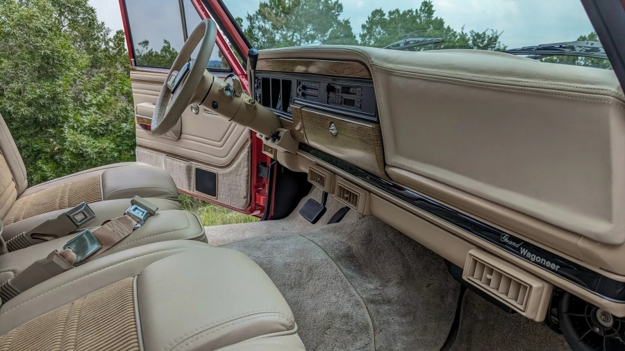 Старенький Jeep Grand Wagoneer оснастили 807-сильным Hemi V82