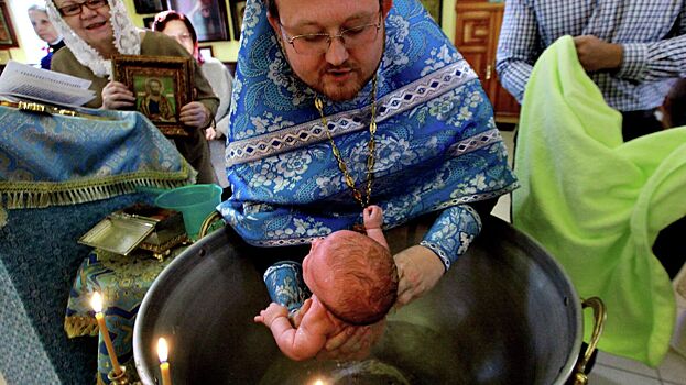 Стоит ли крестить ребенка: что говорят священники РПЦ
