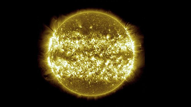 Тяжелые частицы от Солнца ударили по Земле