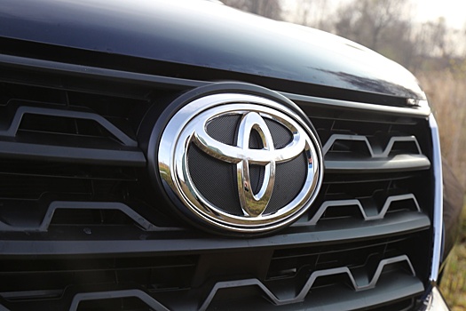 Toyota снова приостановила поставки трех моделей из-за скандала