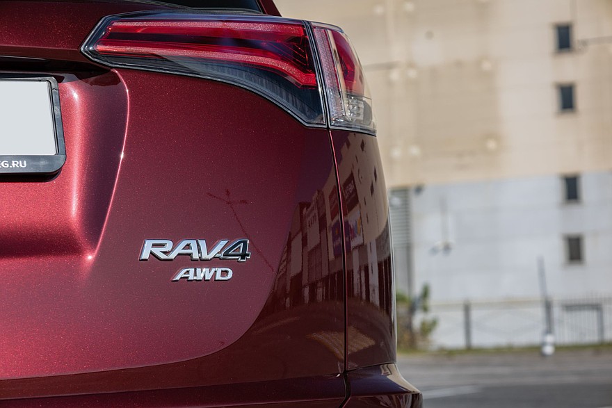 Toyota RAV4 IV (XA40) с пробегом: дизель от BMW, дешевый вариатор и ступицы-расходники12