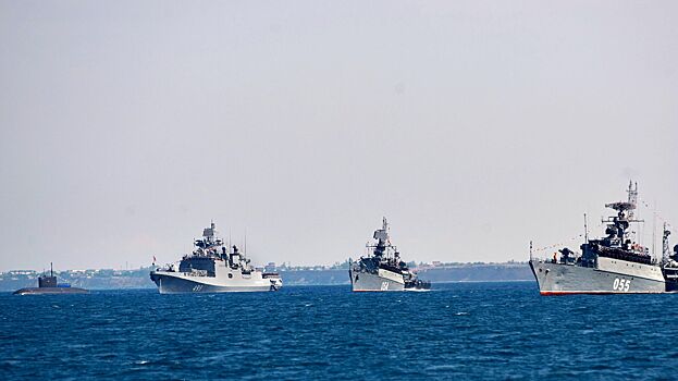 Трамп объяснил прибытие кораблей ВМФ РФ в порт Гаваны слабостью Байдена
