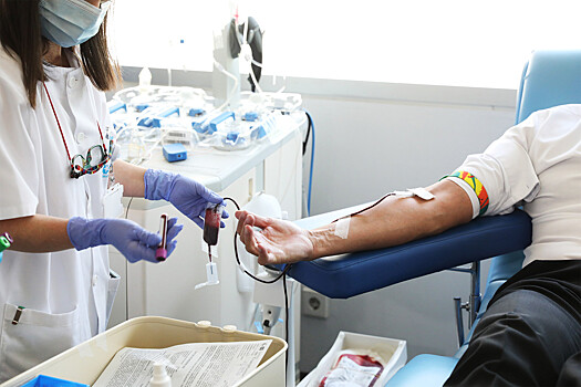 Врач рассказала о пользе регулярной сдачи крови для донора
