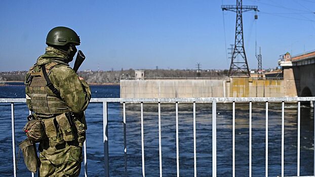 Украинский солдат переплыл Днепр на плоту из бутылок и сдался в плен