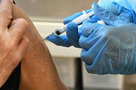 Уролог объяснил важность вакцинации юношей и мужчин от ВПЧ