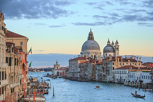 Венеция запретила большие группы туристов
