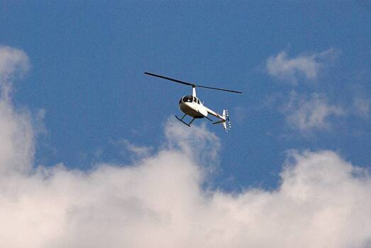 Вертолет совершил жесткую посадку около российской базы отдыха