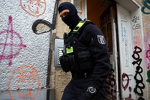 В Германии неизвестный напал на полицейских с топором