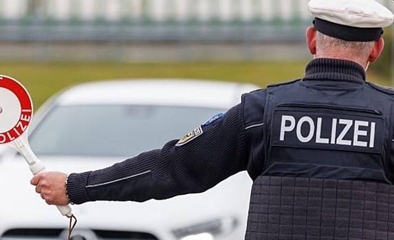 В Германии выявили незаконный вывоз люксовых авто в Россию