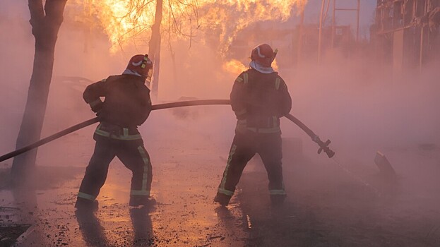В Киеве вспыхнул мощный пожар
