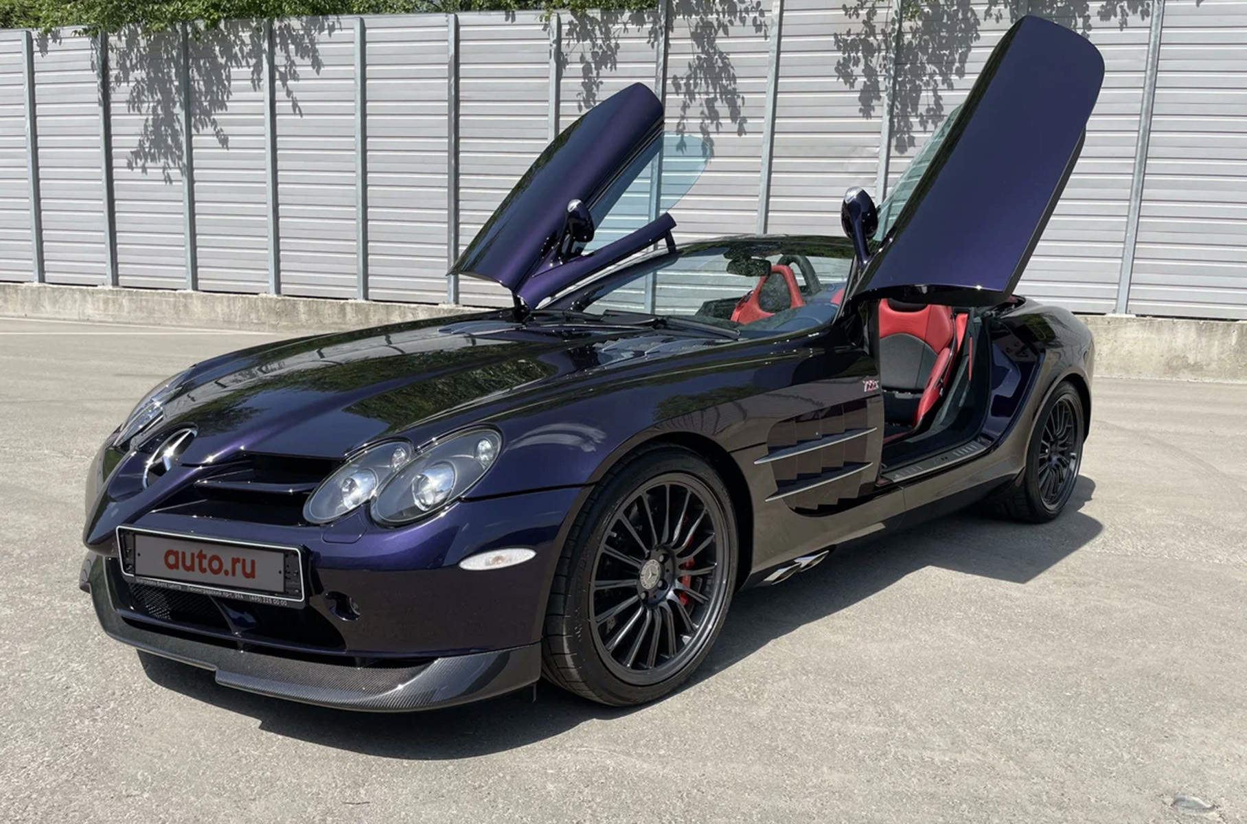 В Москве продают редчайший Mercedes-Benz SLR McLaren. Очень дорого3