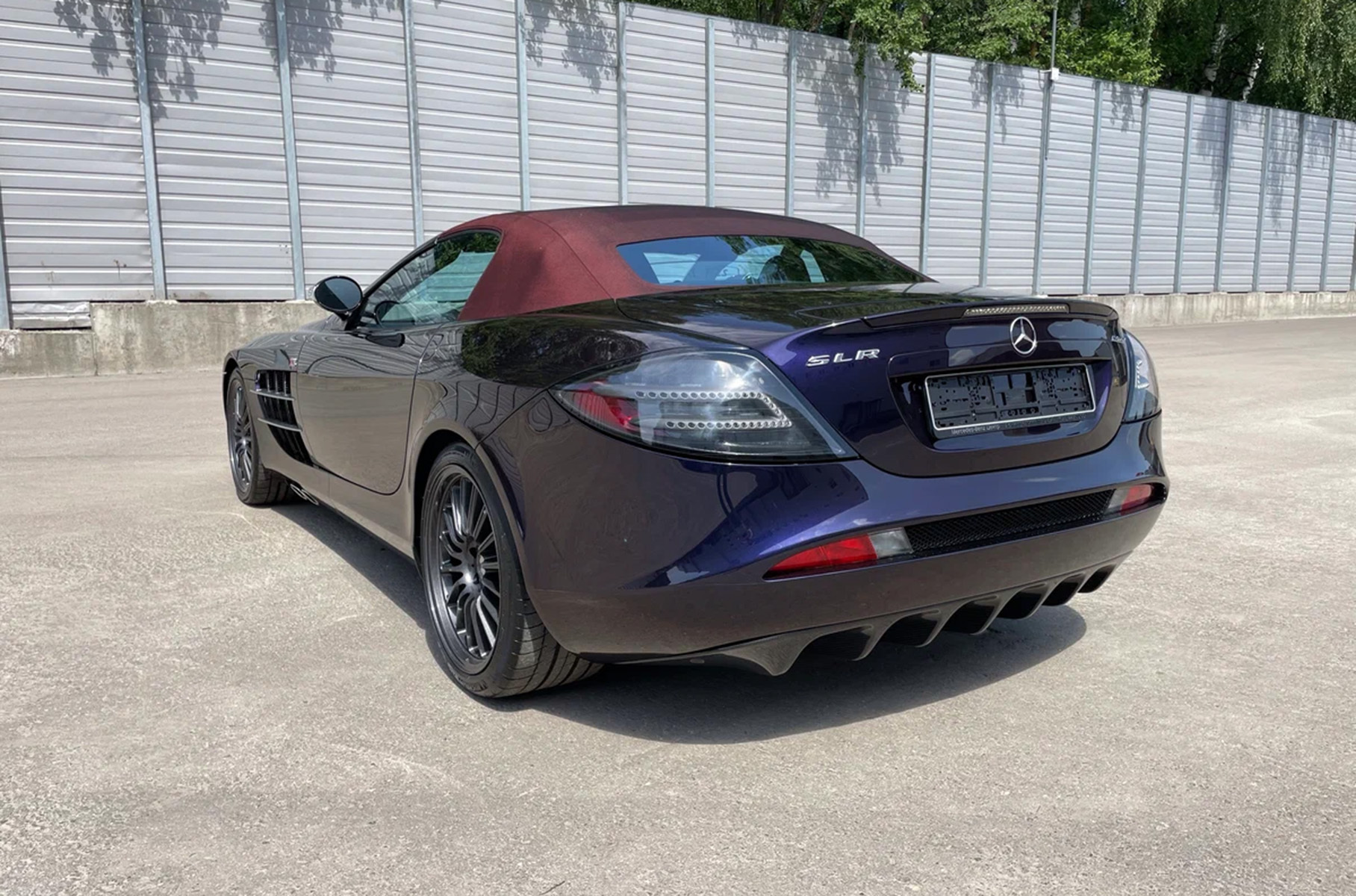 В Москве продают редчайший Mercedes-Benz SLR McLaren. Очень дорого5