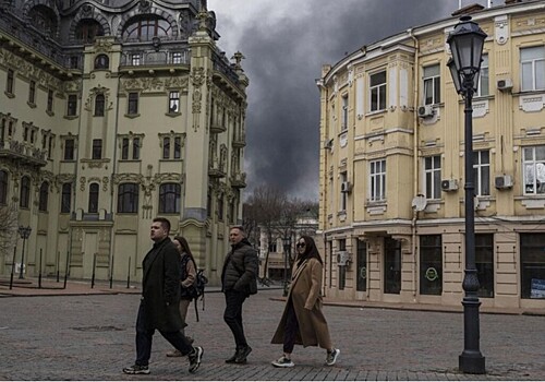 В Одессе снова сожгли военный микроавтобус