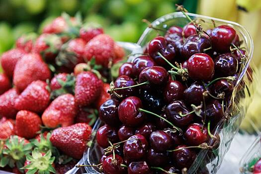 В России спрогнозировали цены на клубнику и черешню