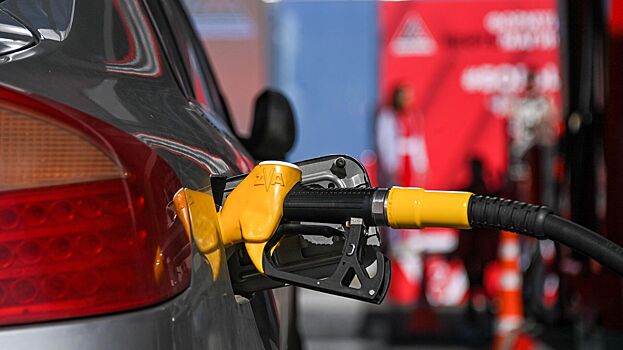 В России упали цены на бензин и дизельное топливо