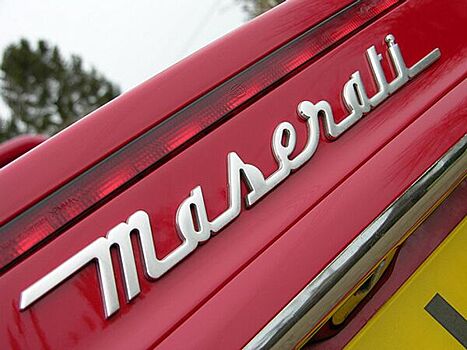 Водитель Maserati сбил детей на остановке в Подмосковье