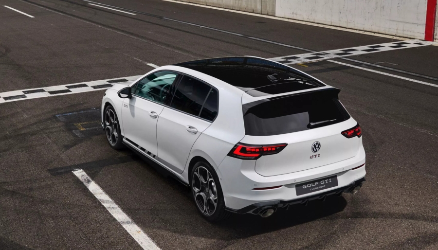 Volkswagen представил хотхэтч Golf GTI Clubsport1