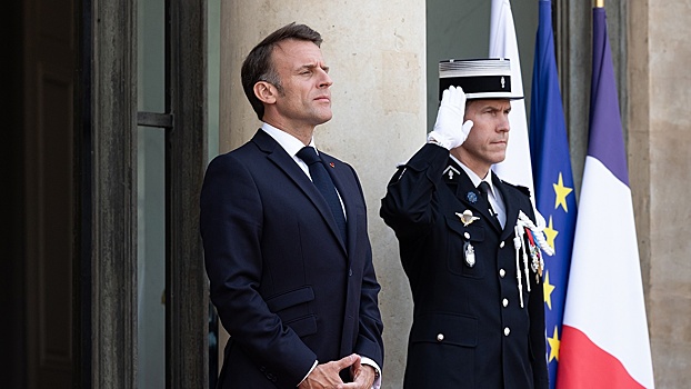 Во Франции назвали «игрой с огнем» роспуск парламента Макроном