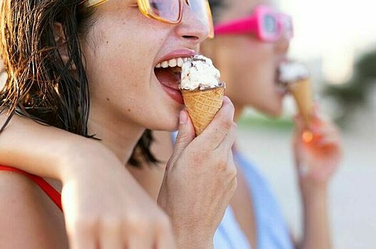 Во всем мире 10 июня празднуют День мороженого