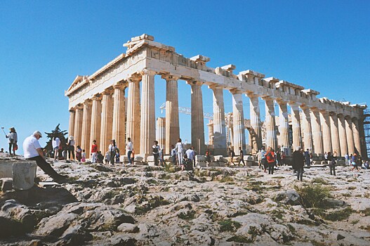 Закрытые памятники и пропавшие туристы: в Грецию пришла экстремальная жара