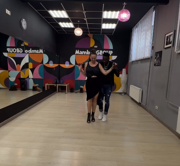 Наталья Фриске с тренером по танцам. Фото: соцсети/@friske_natalia