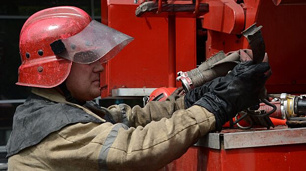 В результате атаки БПЛА произошло возгорание на заводе в Курской области
