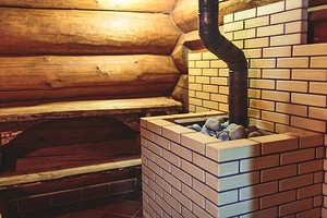 Чем обматывают трубу дымохода в бане: материалы для утепления и защиты0
