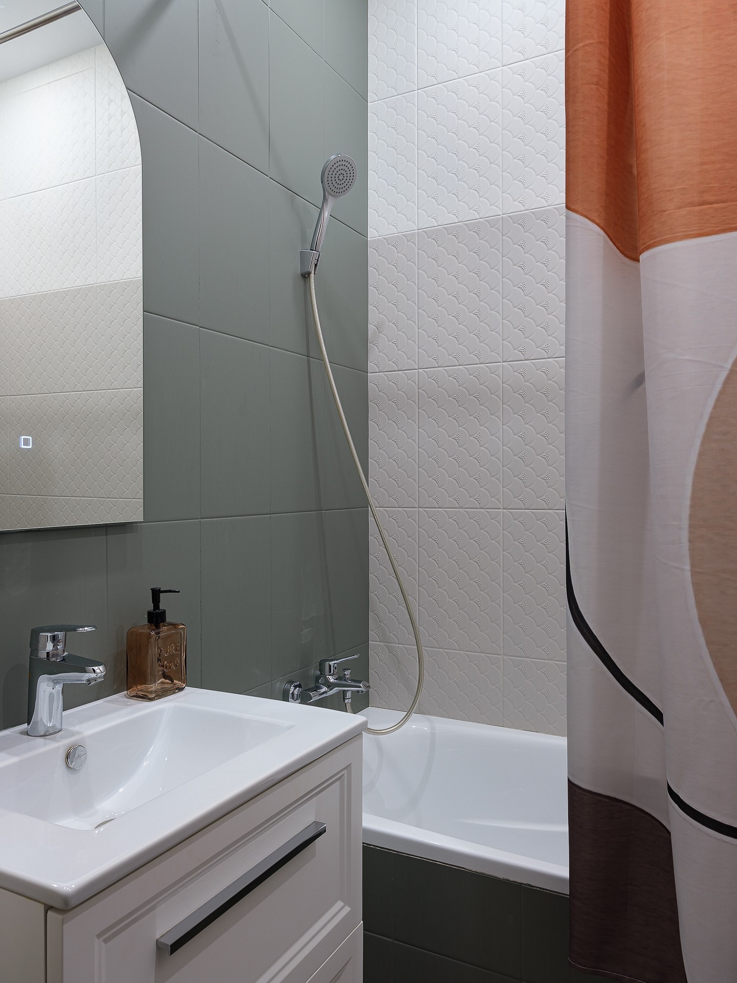 До и после: 7 ванных комнат от дизайнеров, которые теперь не узнать26