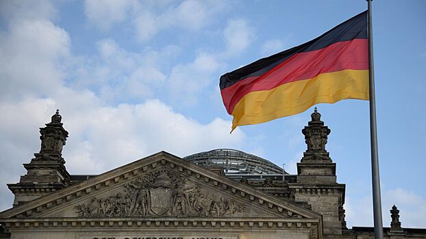 Германия вдвое сократит военную помощь Украине