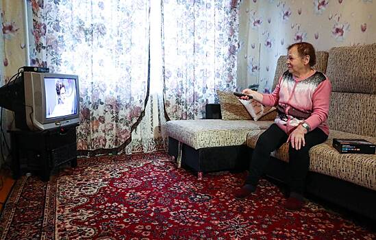 83% россиян читают новости или смотрят видео во время еды