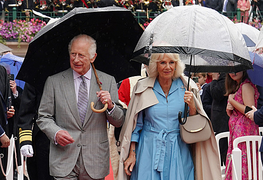 Короля Карла III с женой срочно увезли с мероприятия