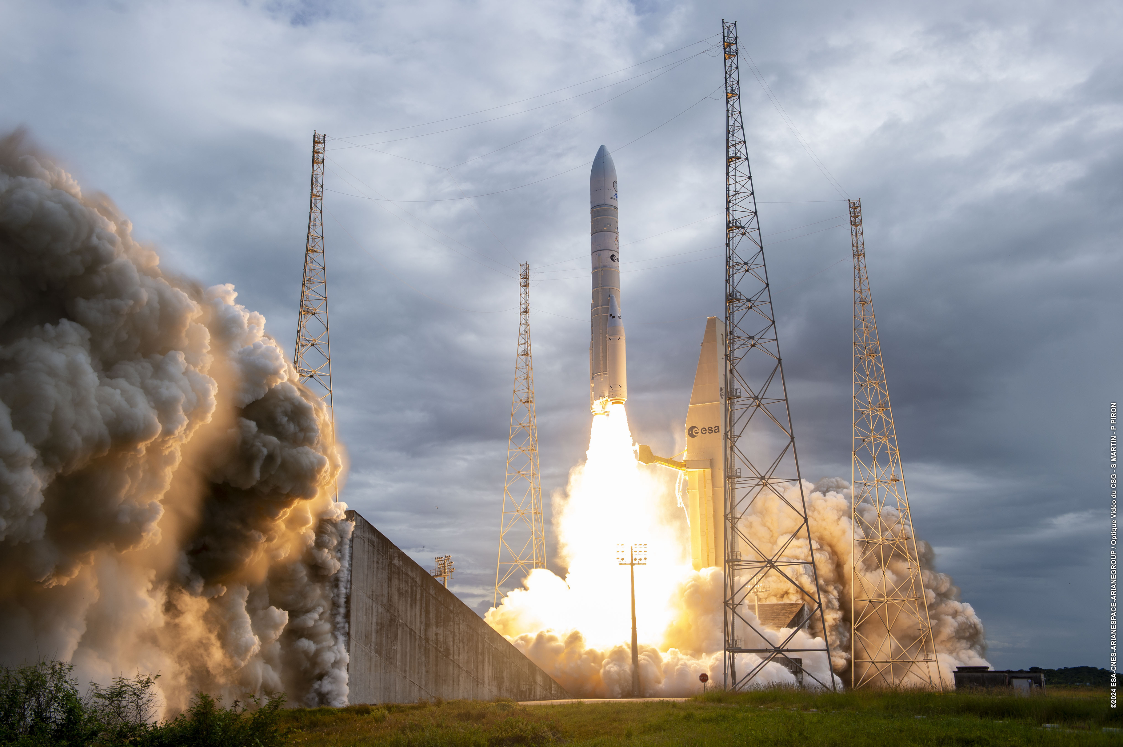 Лазеры, ракеты, инопланетяне? Что на самом деле произошло с российским спутником «Ресурс-П1»10