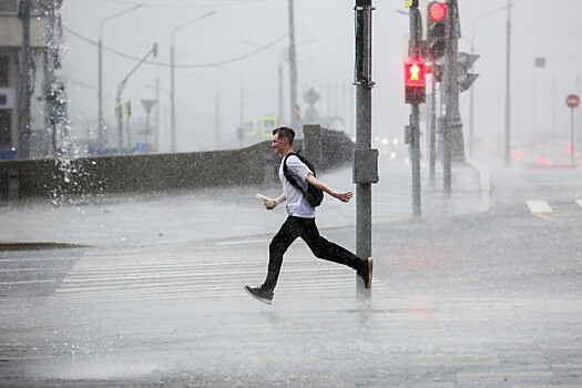 Москвичей предупредили о сильных дождях 14 июля