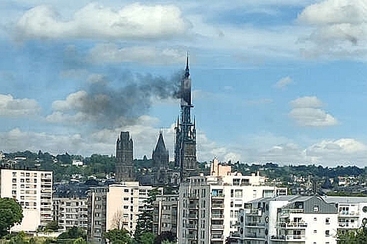 Пожар в Руанском соборе во Франции потушен