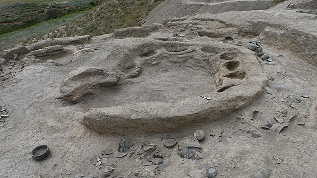 На Кавказе нашли ритуальный круглый стол с кухней возрастом 3500 лет