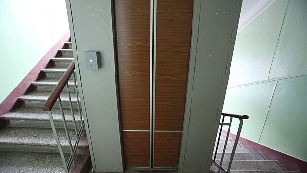В Москве пять рожениц на последних сроках застряли в лифте